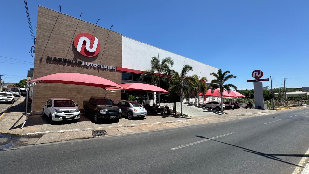 Mecânicos trabalhando